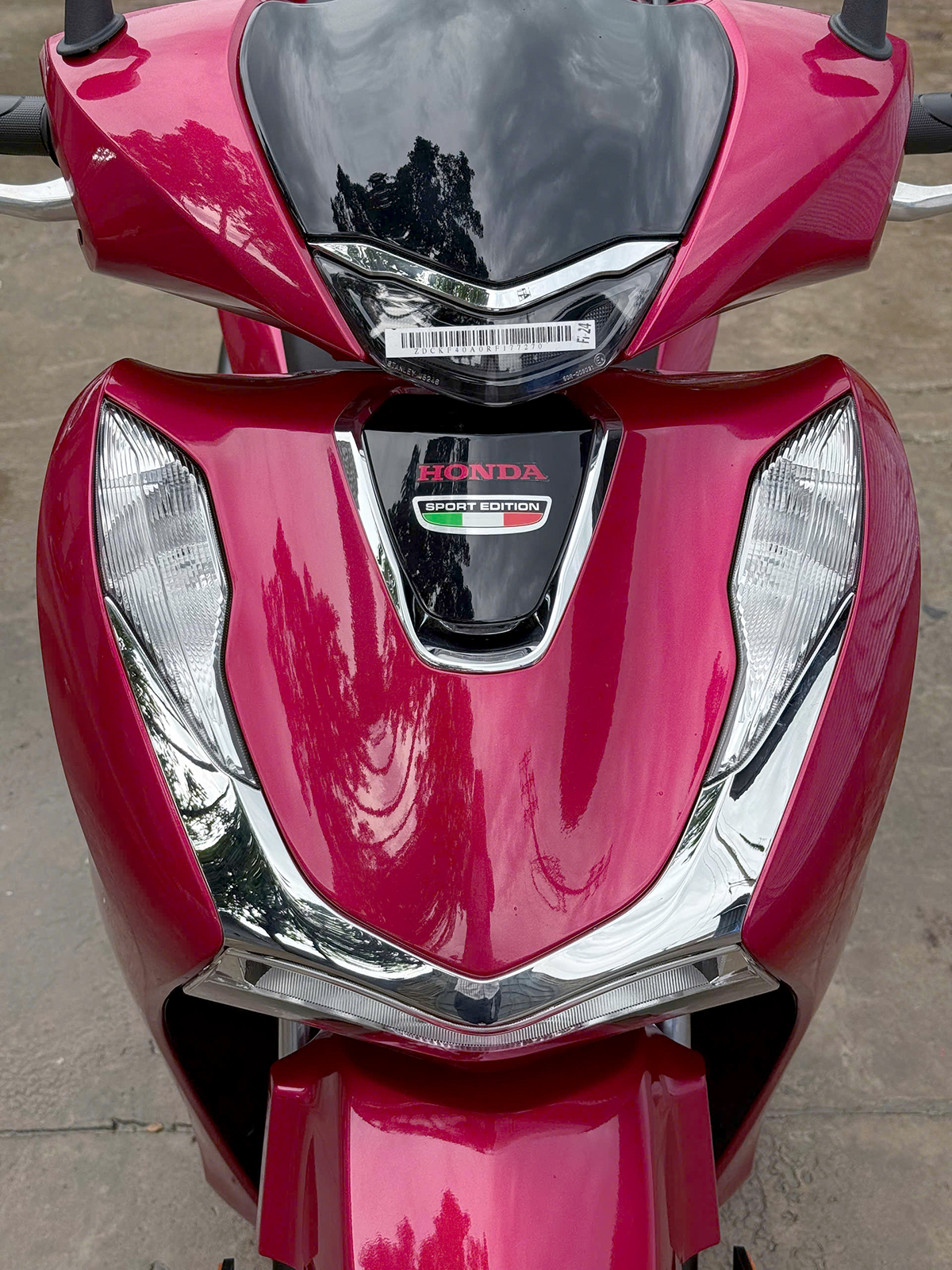 Logo Honda Sh150i Ý 2025 màu đỏ sport Logo Honda Sh150i Ý 2025 màu đỏ sport